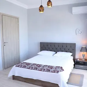 rezervați aici