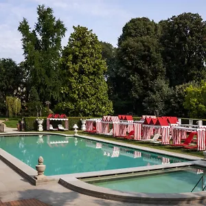 rezervați aici